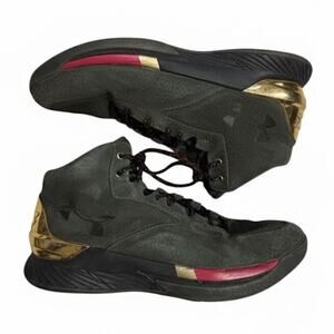 Under Armour Curry Basketball Shoes • Men’s 10.5 • Green Suede/Gold Heel • SC